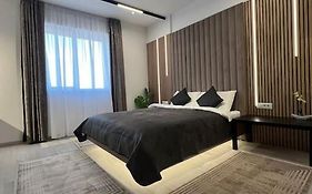 Lagoon Studio 705